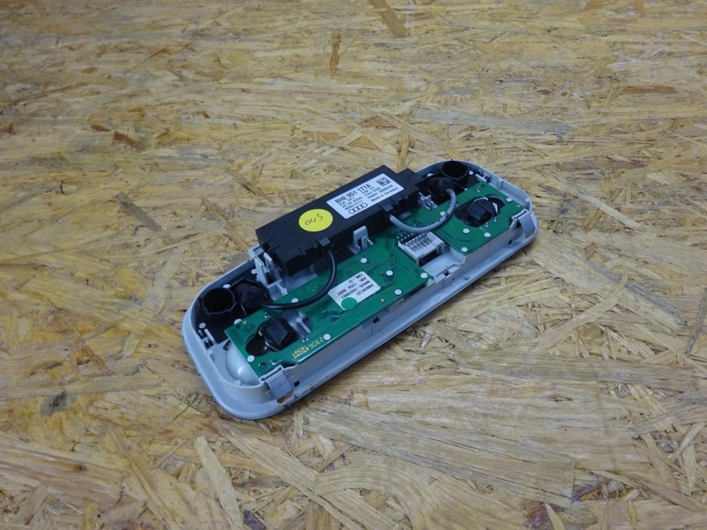 фото №9, Audi a4 b7 cabrio лампа стельовий czarna 8j0947111b 8h0951177a