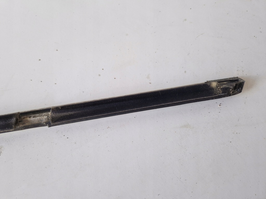 фото №7, Молдинг уплотнитель правый перед citroen c5 iii x7