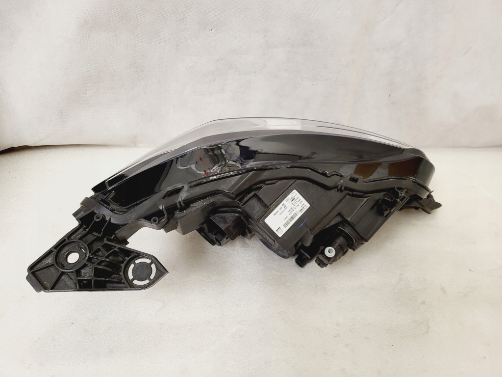 Peugeot 208 2008 2 рестайлинг  фара перед led левая правый Недорого