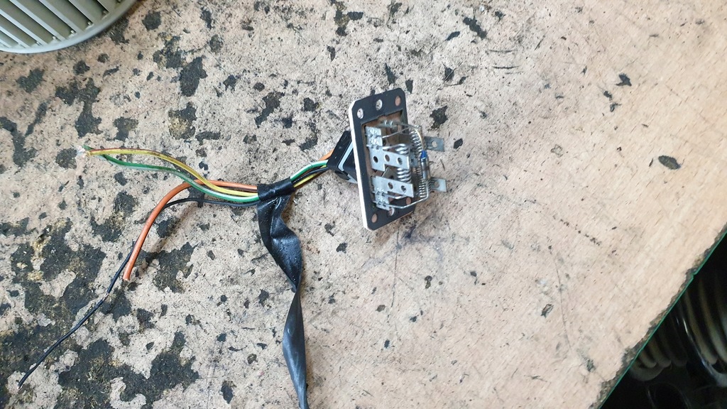 фото №1, Mazda tribute i резистор резистор вентилятор