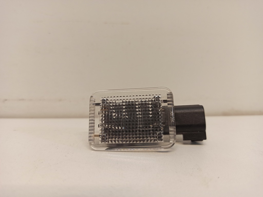 фото №1, Лампа освещение салона volvo v60 30722729