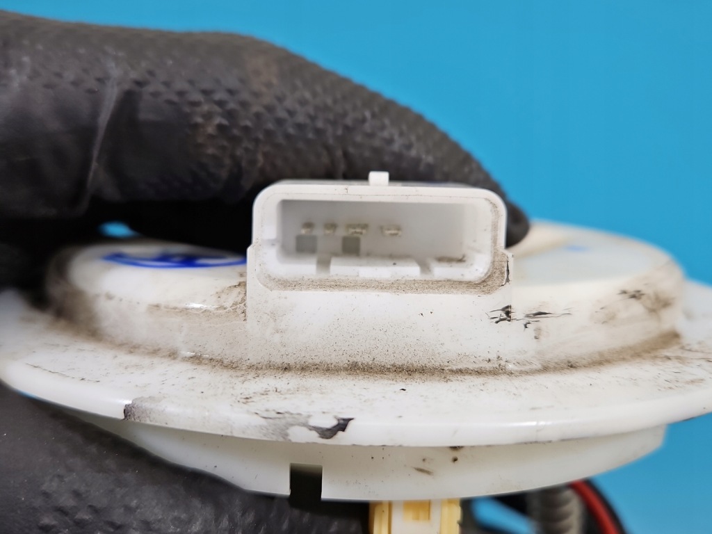 Помпа насос пального maserati quattroporte vi 13- 3.0 v6 670035006 4 pin Зі Шроту