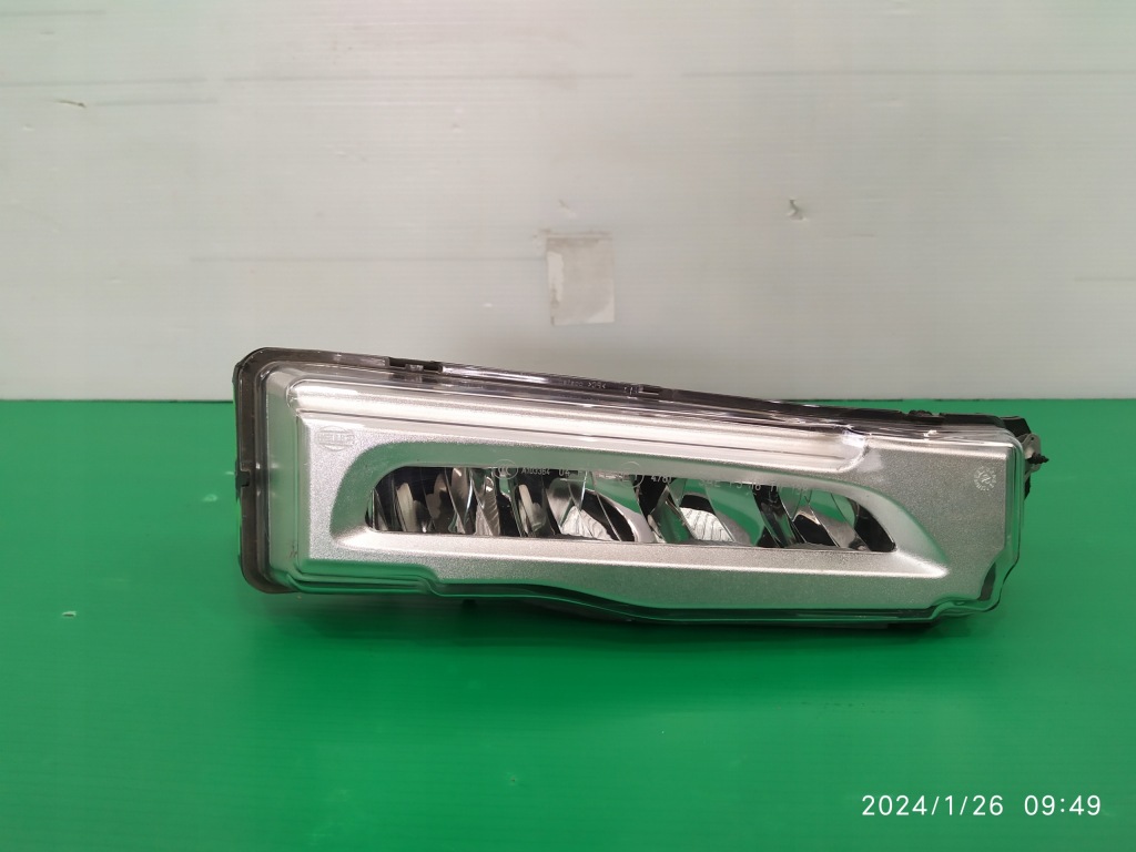 фото №1, Противотуманная фара led правый bmw g05 x5 g06 x6 g07 x7 7406366