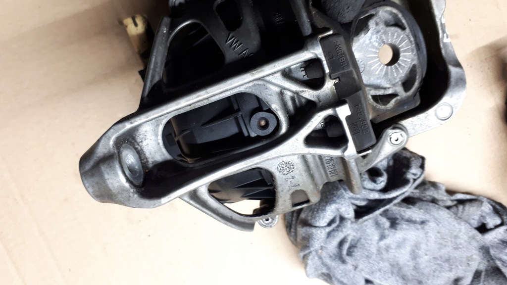 фото №9, A4 b9 8w подушка двигателя 3.0 tdi a5 8w 4m0199372q