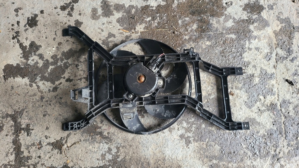 фото №1, Sandero 1.4 вентилятор радиатора 8200779073a