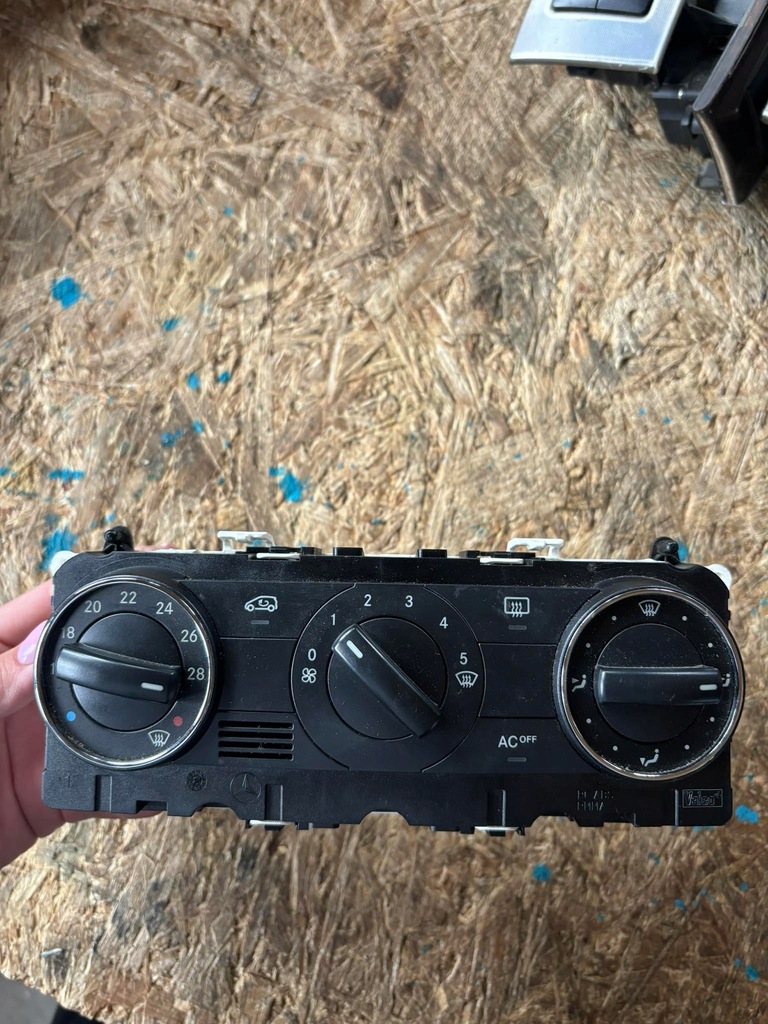 фото №1, Mercedes панель обдув a1698300585