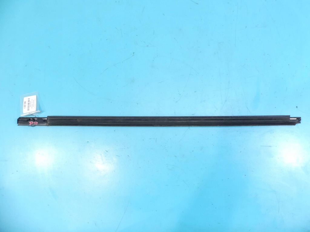 фото №2, Молдинг уплотнитель дверь правый перед sportage iii