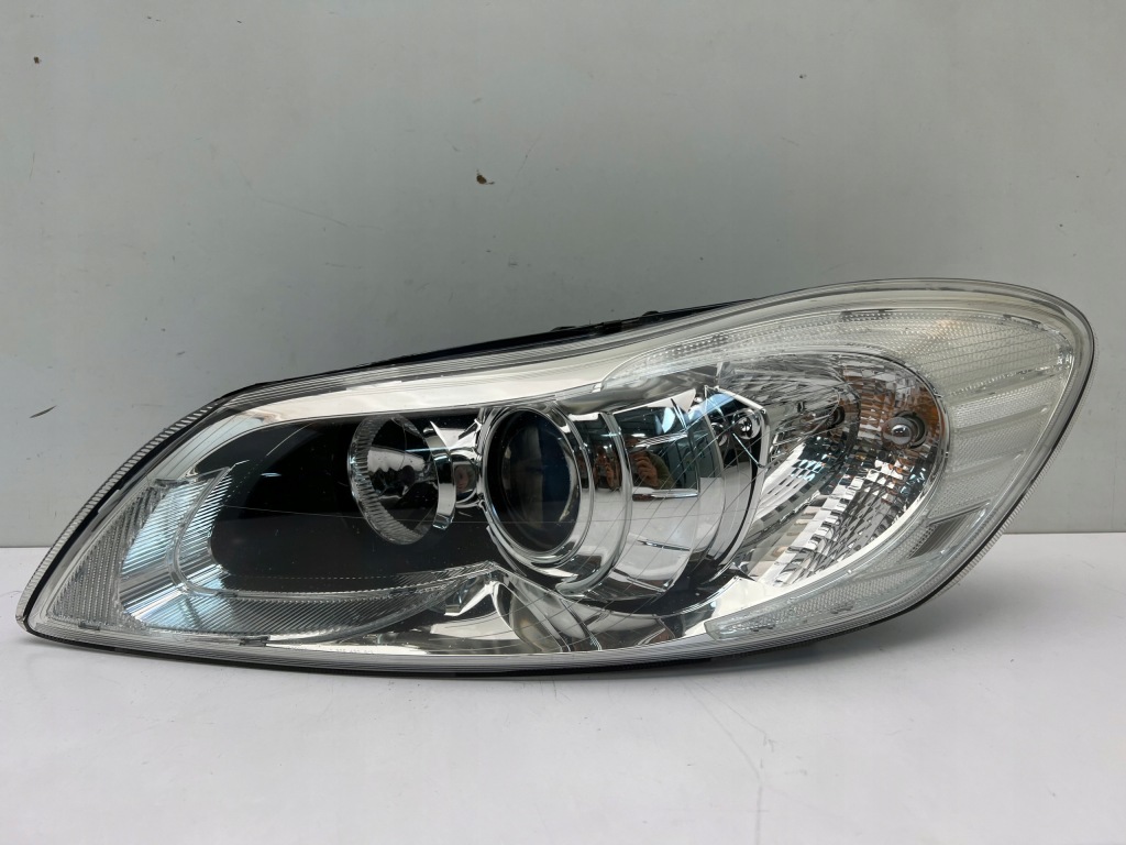 фото №1, Volvo c30 lift лампа передняя левая ксенон n europa 2010-2013