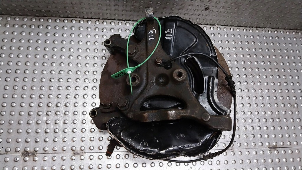 фото №3, Поворотный кулак ступица суппорт левый перед 20900 mercedes w203 w209 slk r171 2.2cdi