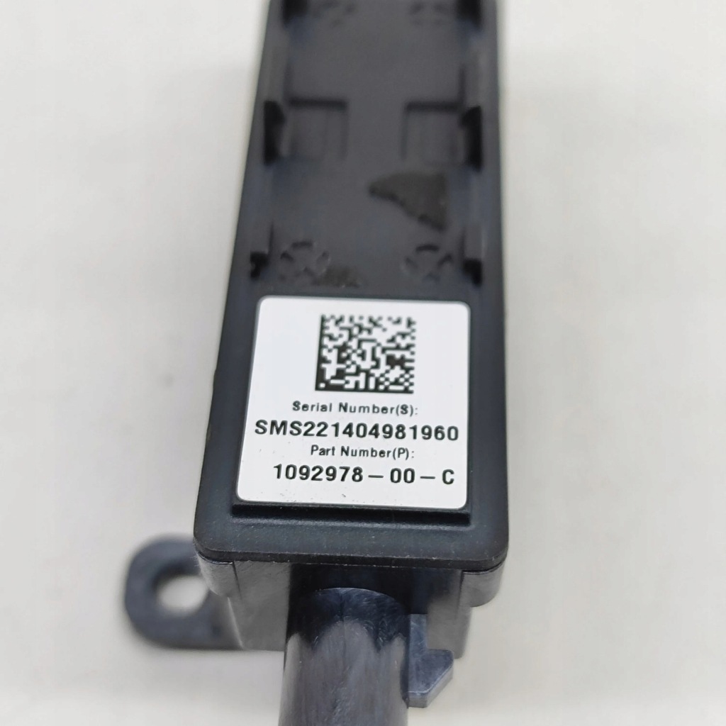 Tesla model y 2022 левая сторона камера на крыле боковой Недорого