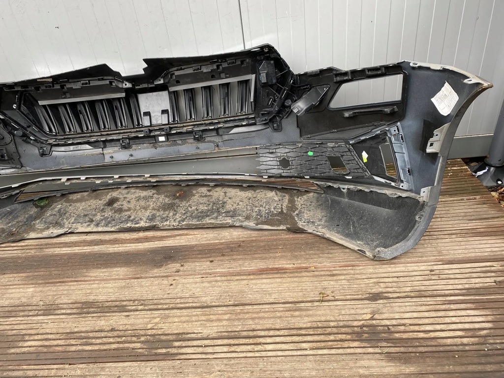 фото №10, Skoda karoq lift 21- бампер решётка радиатора перед lf7a