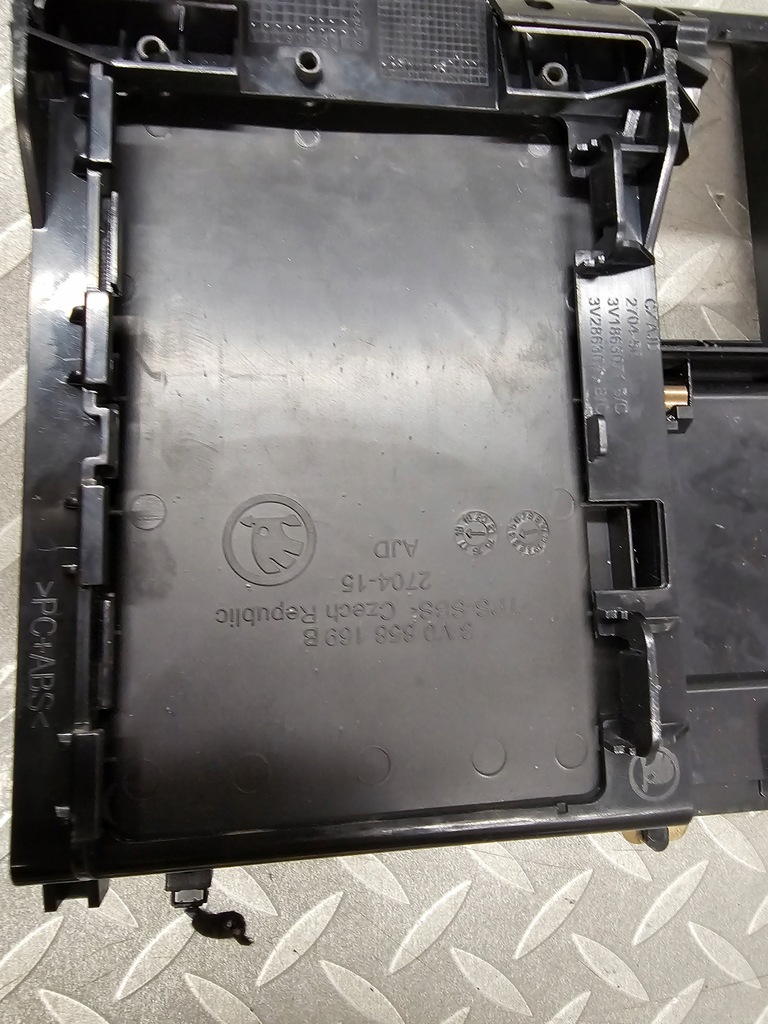 фото №8, Попільничка pod ładowarkę w тунель czarna skoda superb iii 3v1863071