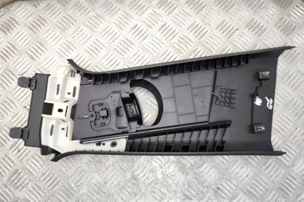 фото №9, Обшивка стойка вертикального с правой стороны vw id.5 e39 11a867244d