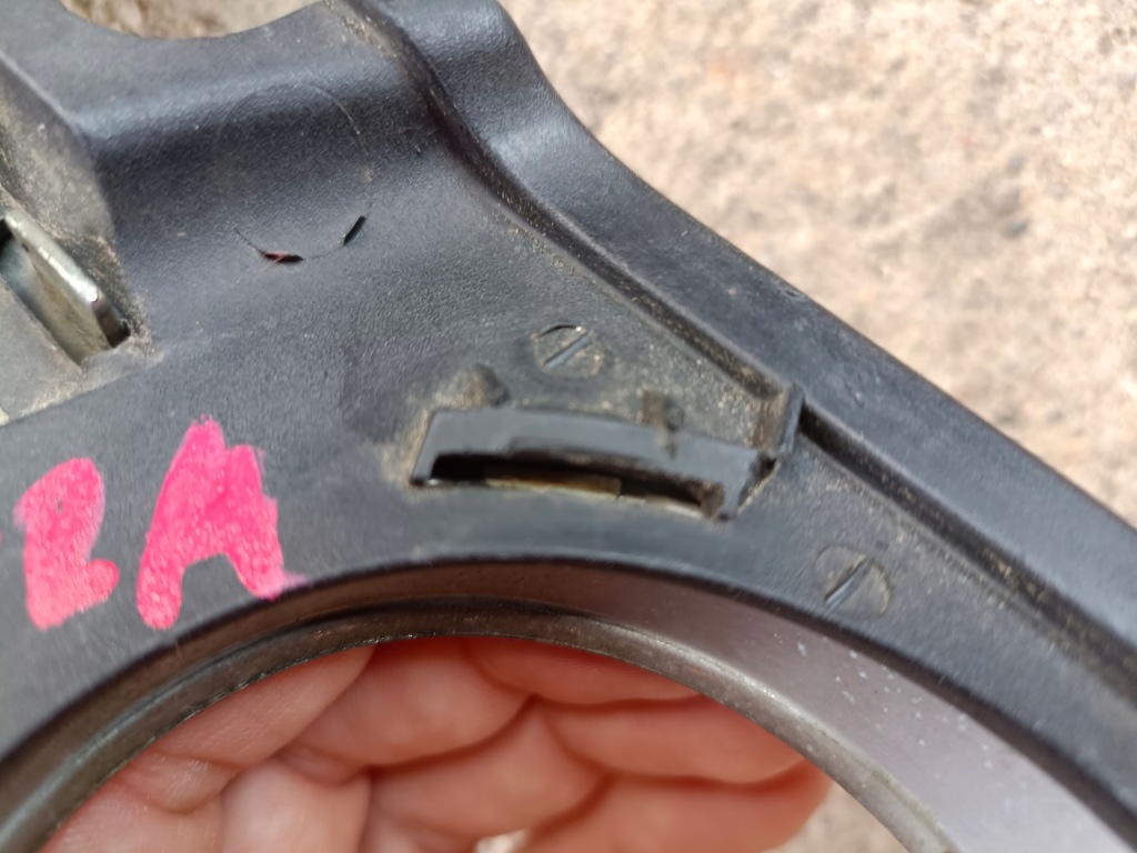 Opel vectra c решётка бампера правая 13120740 Киев