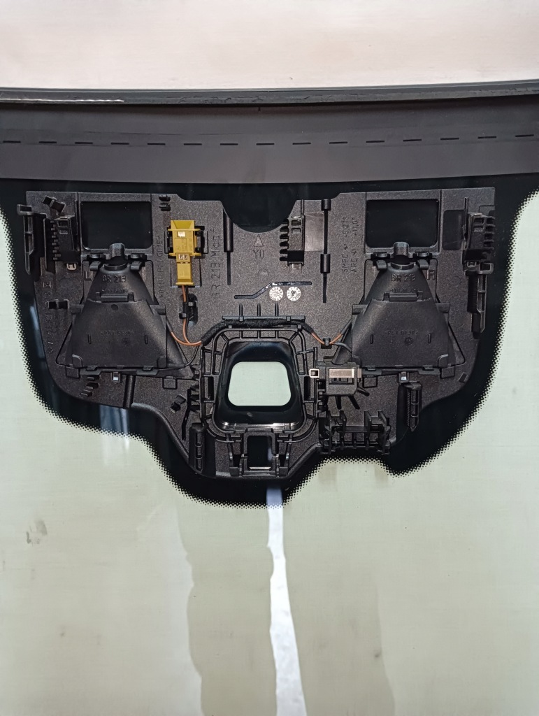 Скло передня mercedes gls c257 2018- камера датчик оригінал в Україні