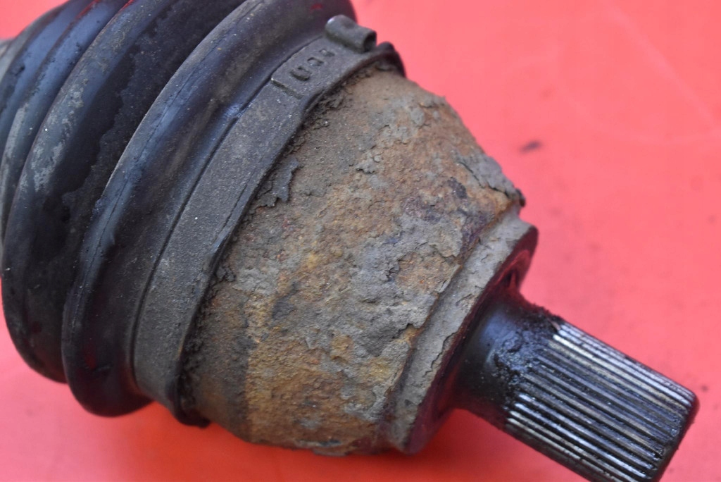 Привідний вал ліва перед передня p30735582 volvo v50 1 1 1.6 d 03-11 Недорого