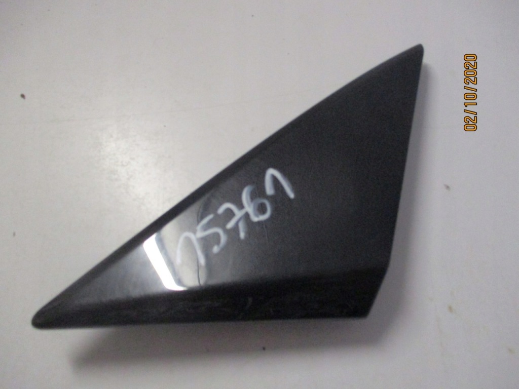 фото №1, Mercedes-benz оригинальный номер a1777224800 накладка крыла треугольник