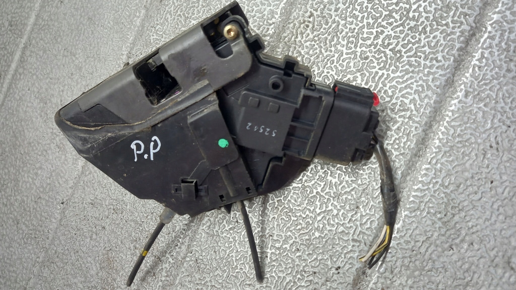 фото №1, Замок правый перед mazda 3 bk 1.6b 05r
