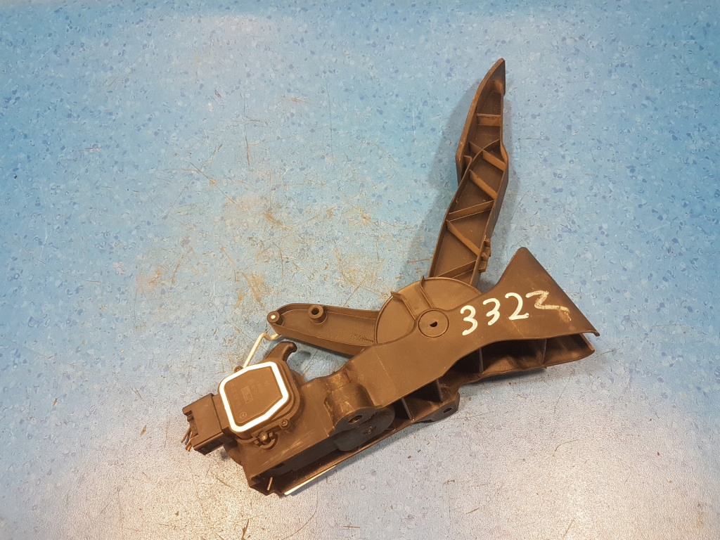 Mercedes b180 w245 педаль газа a1693000104 640940 с Разборки