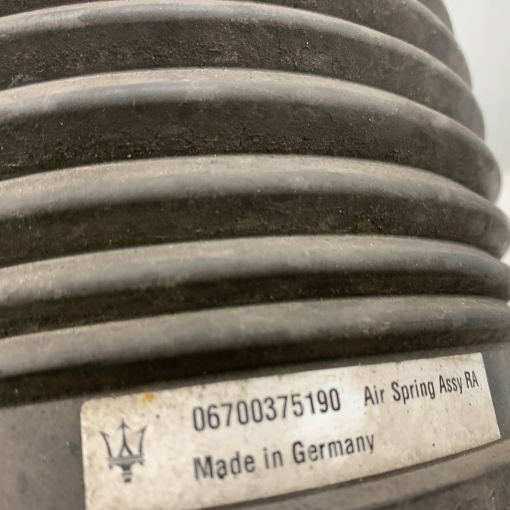 Поворотный кулак правый  задний  подвеска пневмоподушка maserati levante m161 3.0 v6 crd 18r Недорого