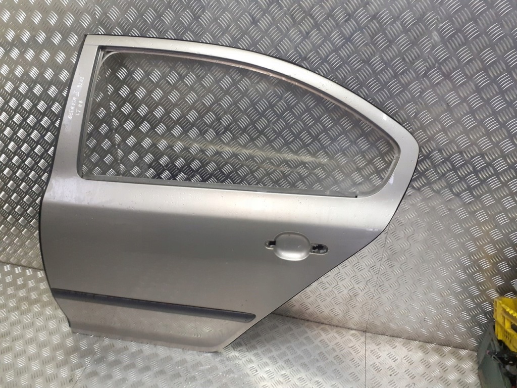 фото №1, Дверь левый задняя skoda octavia ii 9202 hb