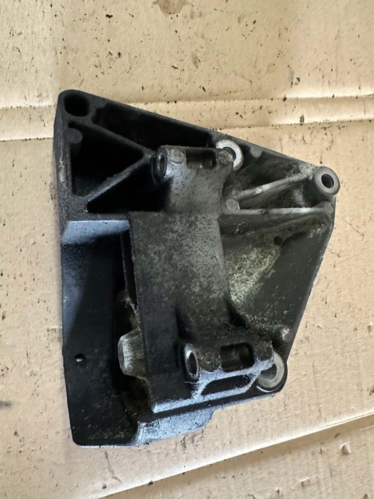 Кронштейн кронштейн генератора bmw 2.0i m54b22 в Украине