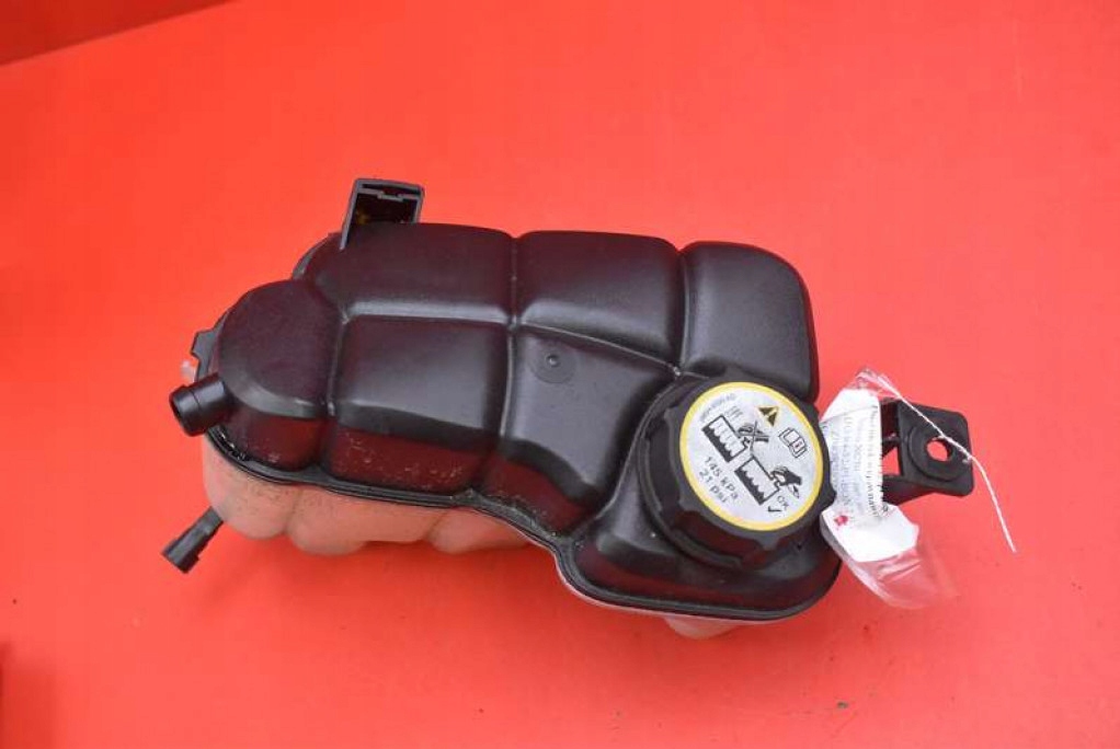 фото №5, Бачок расширительный 6g91-8k218-bd volvo xc70 2 ii 2.4 d5 185 km 07-13