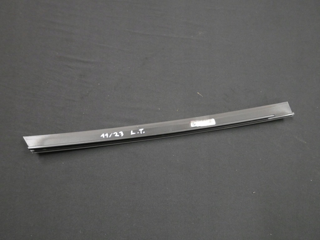 Bmw x5 f15 молдинг дверь левый задний  чёрный mat 7289669 в Украине