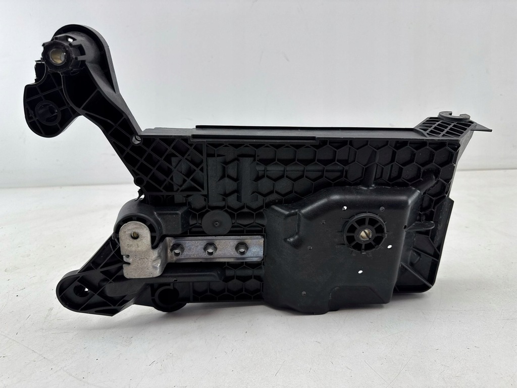 фото №5, Audi a3 8y 2023 полка аккумулятор