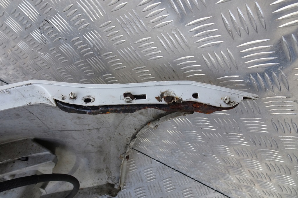 фото №8, Skoda octavia iii - бампер передний омыватель