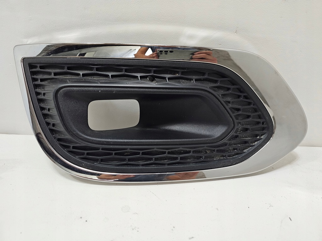 фото №1, Renault оригинальный номер 261a30096r решётка бампера