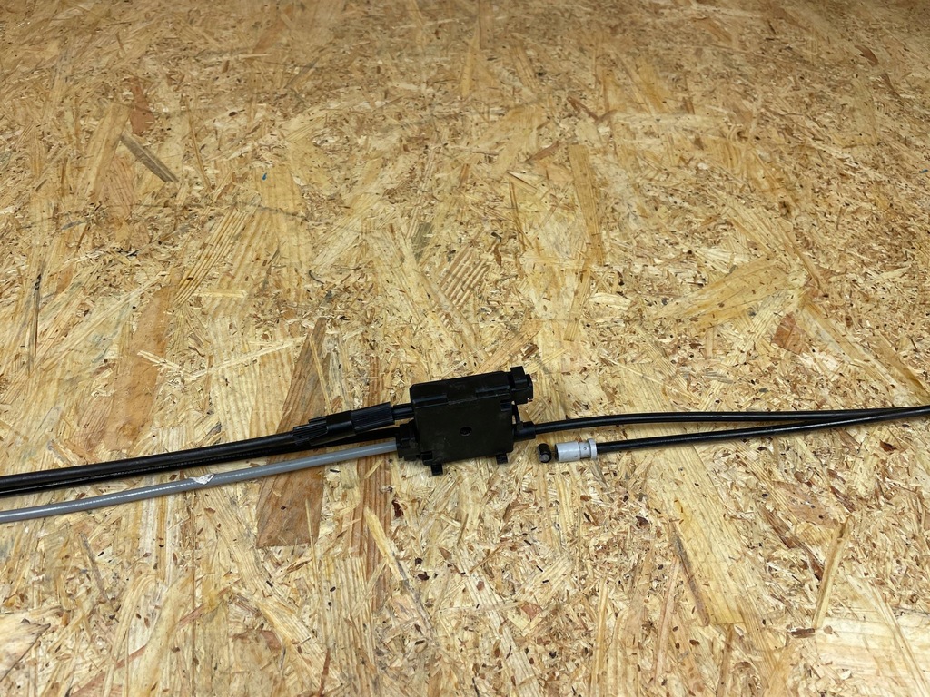 фото №11, Замок крепление засов капот комплект левый правый vw t-cross 8s0823509 2gm823535