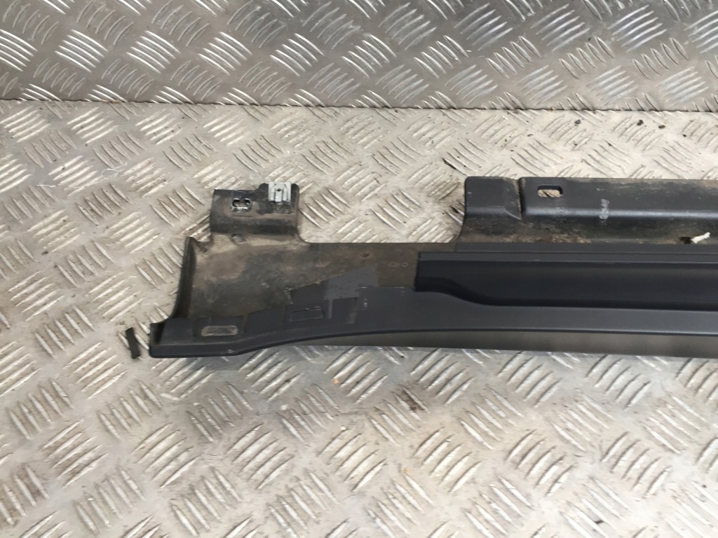 Porsche macan рестайлинг  молдинг порог накладка левая gts mat оригинал  95b854883a с Разборки