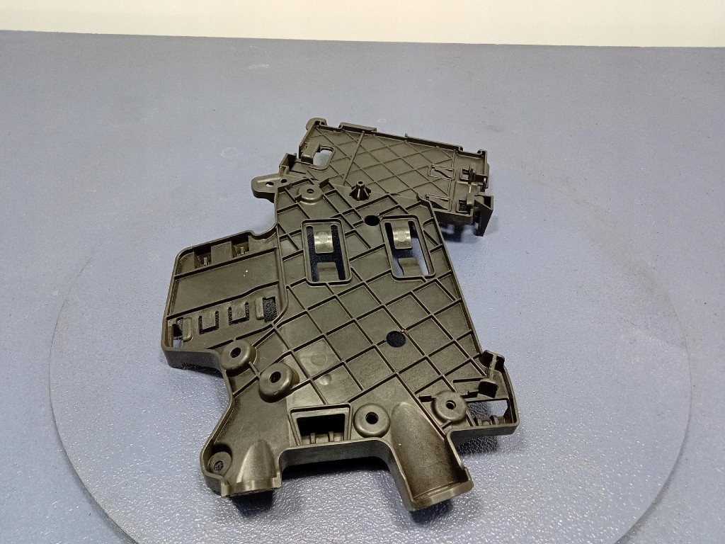 Mercedes s klasa w223 крепеж кронштейн блок управления a2235454202 Недорого