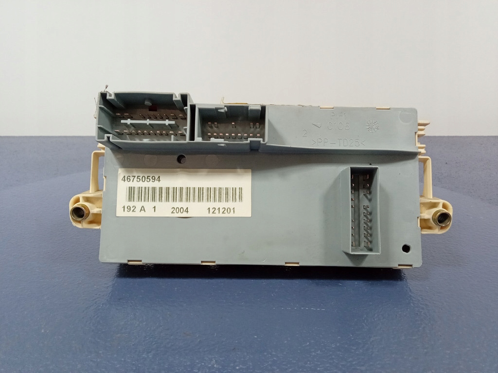 Купить Fiat stilo коробка предохранителей 46797600