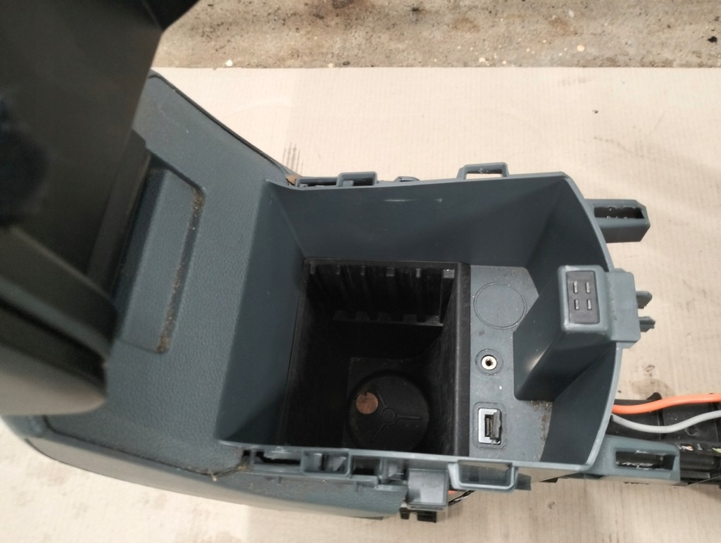 фото №7, Підлокітник тунель середній ford grand cmax mk2 am51-r044h60