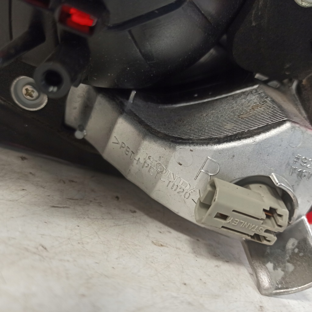 фото №8, Honda civic viii sedan лампа правий задня w кришка stanley p8414r