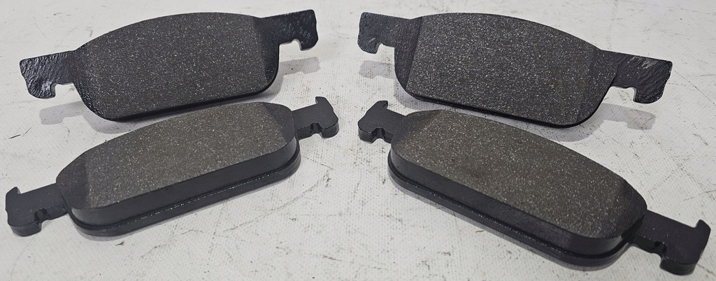 фото №3, Nowe тормозные колодки тормозные renault clio / dacia logan / sandero - 8db355025-471