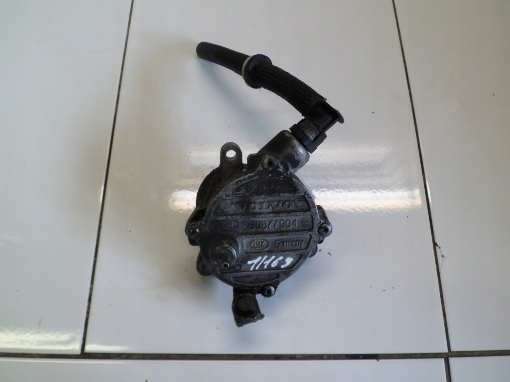 Купити Volvo s80 2.4 d5 насос вакуум 30677904