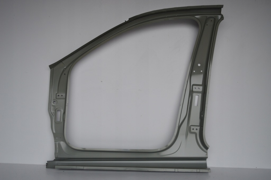 фото №3, Обшивка правое блок двигателя порог skoda rapid