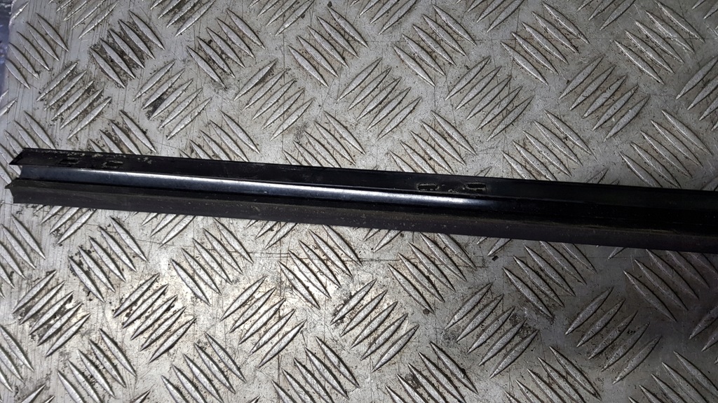 фото №11, Mercedes w203 coupe молдинг уплотнитель стекло левая