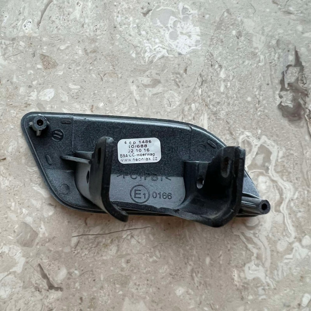 фото №7, Vw transporter t9 16-19 заглушка распылителя левая