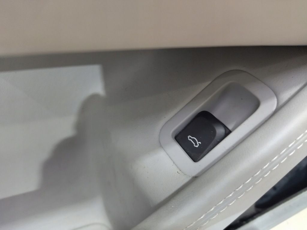 фото №9, Обшивка дверь audi оригинальный номер 4h1868018