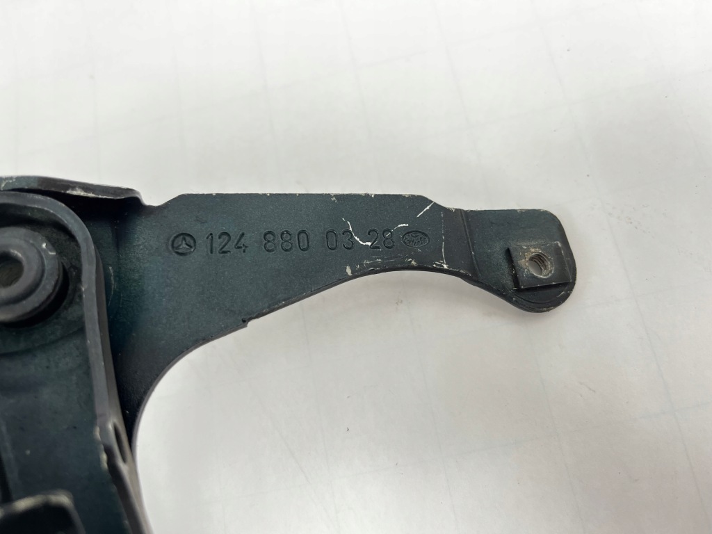 Петля капот mercedes w124 левый sedan купе универсал Оригинал