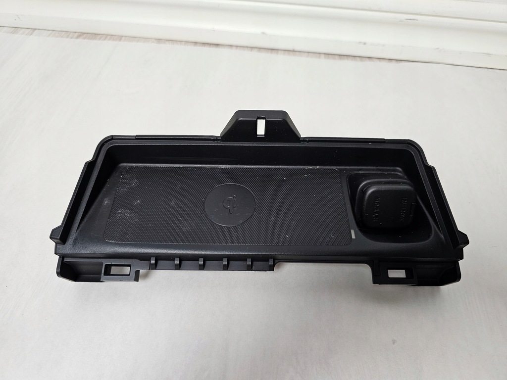 фото №1, Mazda разъём прикуриватель 120w защита панели полка