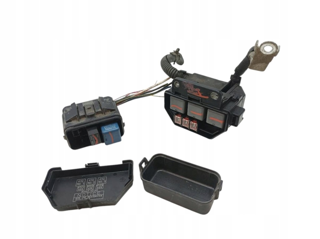 Купить Коробка предохранителей комплект  2 штук toyota rav4 2 2000-2005