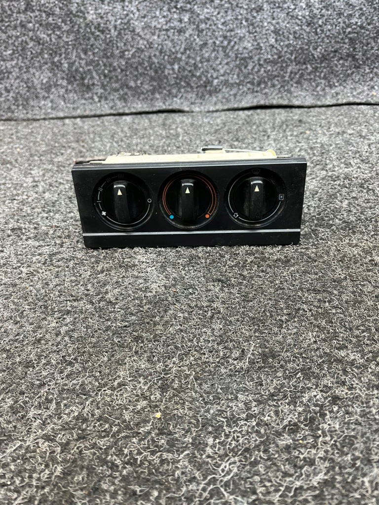 фото №1, Панель обдув audi 90