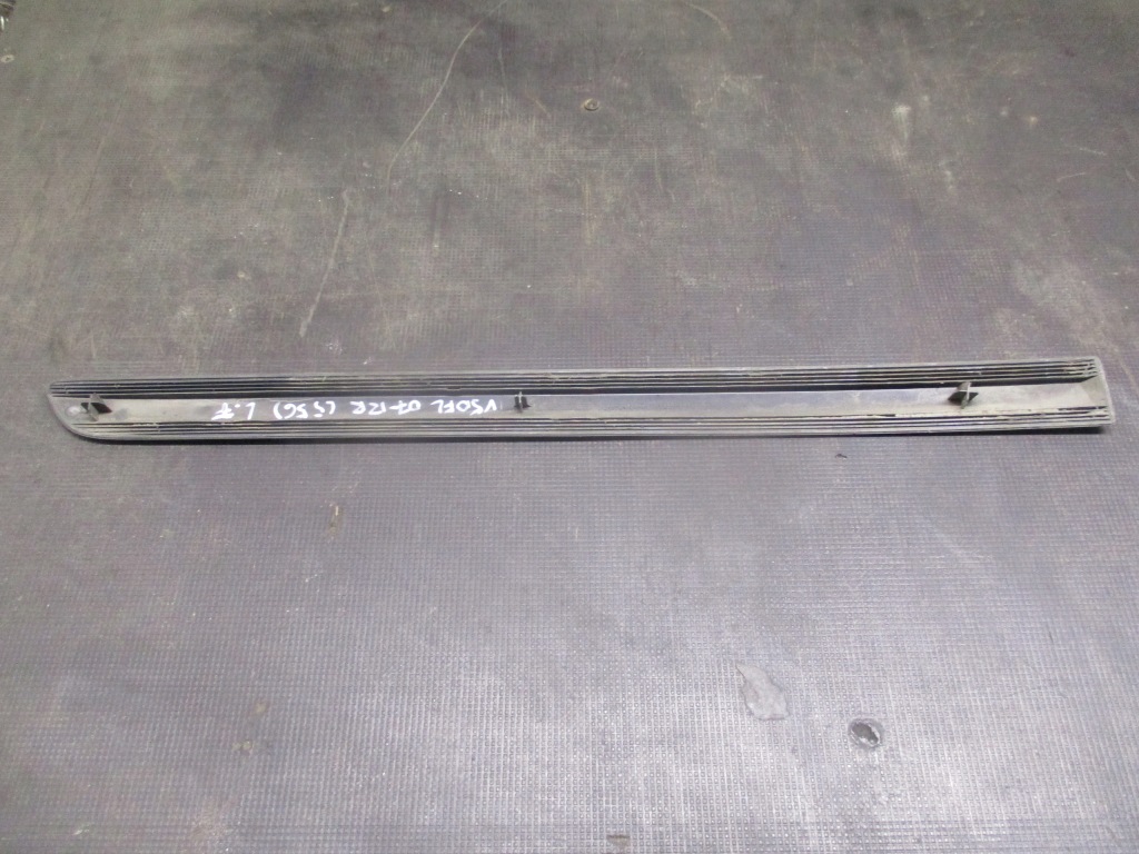 Молдинг двері лівий задній 39987038 volvo v50 i 07-12r. в Україні