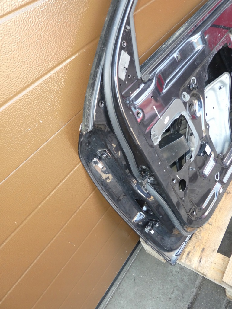 фото №11, Дверь правый перед чёрные skoda superb ii