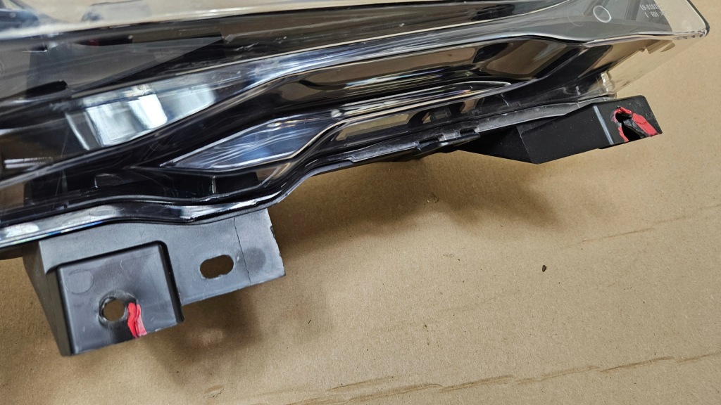 Протитуманна фара led правий tesla model 3 рестайлінг  y 1624798-00-a Зі Шроту